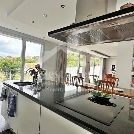 Für 10 Personen Ca 30 M In Lourinha, Regio Centro Capelas (Lisbon)